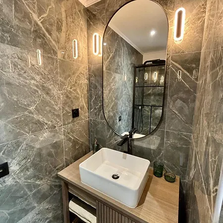 5*, Vue Et Acces Apartamento
